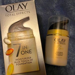 Olay 7 in one moisturizer w/touch of foundation